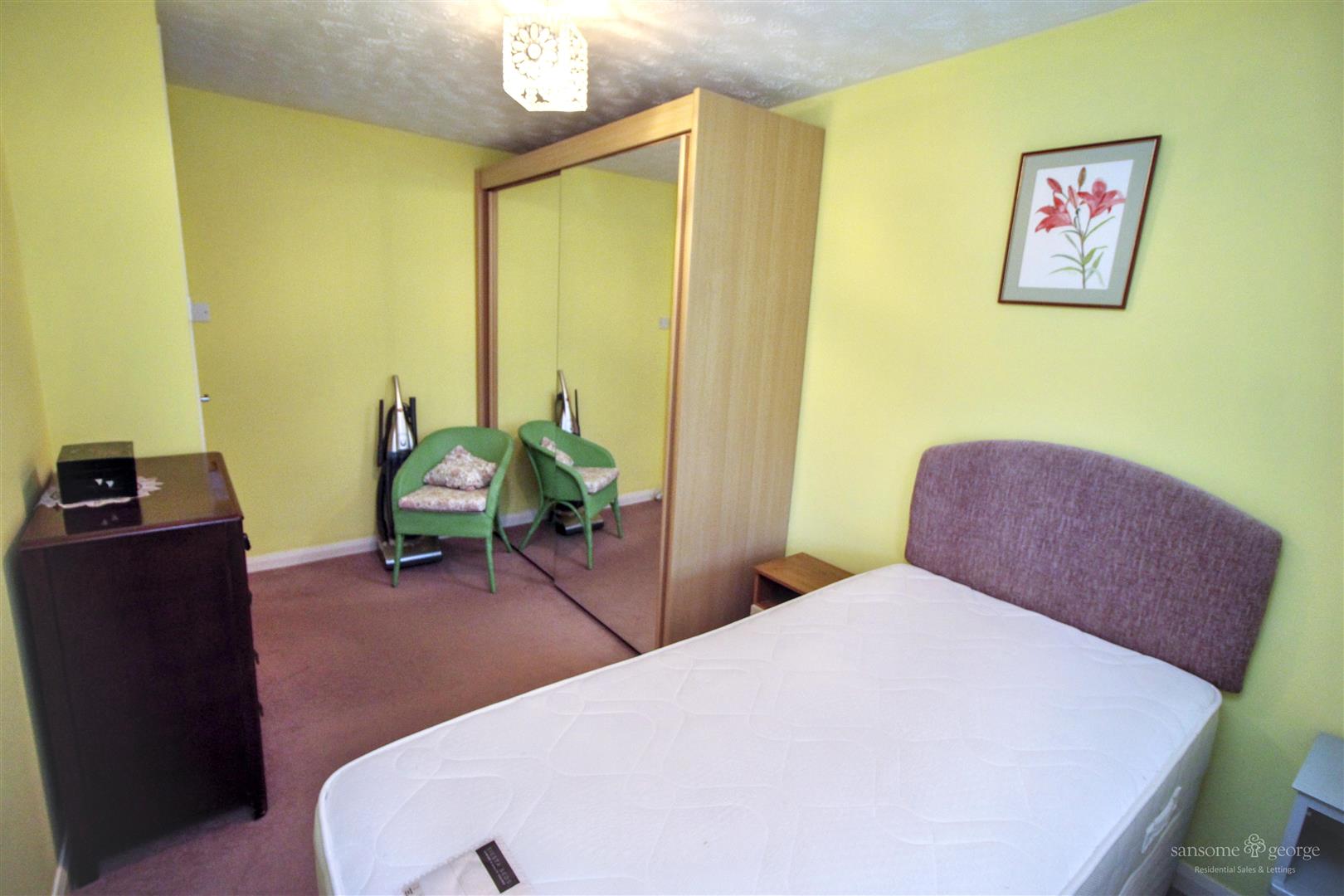 Derrick Close, Calcot, Reading